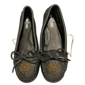 New and Authentic MINNETONKA Deerskin Beaded Moccasins Slip on Black